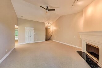 25 Shoreline Rd in Lake Barrington, IL - Building Photo - Building Photo