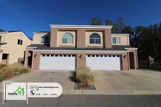 1353 Browning St, Unit Unit A in Redding, CA - Building Photo - Building Photo