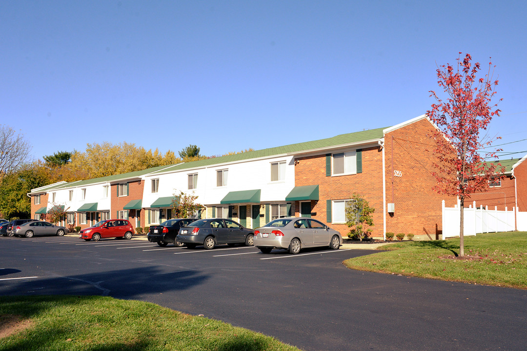 Village Green Townhomes in Fairfield, OH - Building Photo