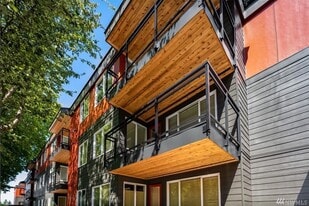 5818 NE 70th St in Seattle, WA - Building Photo