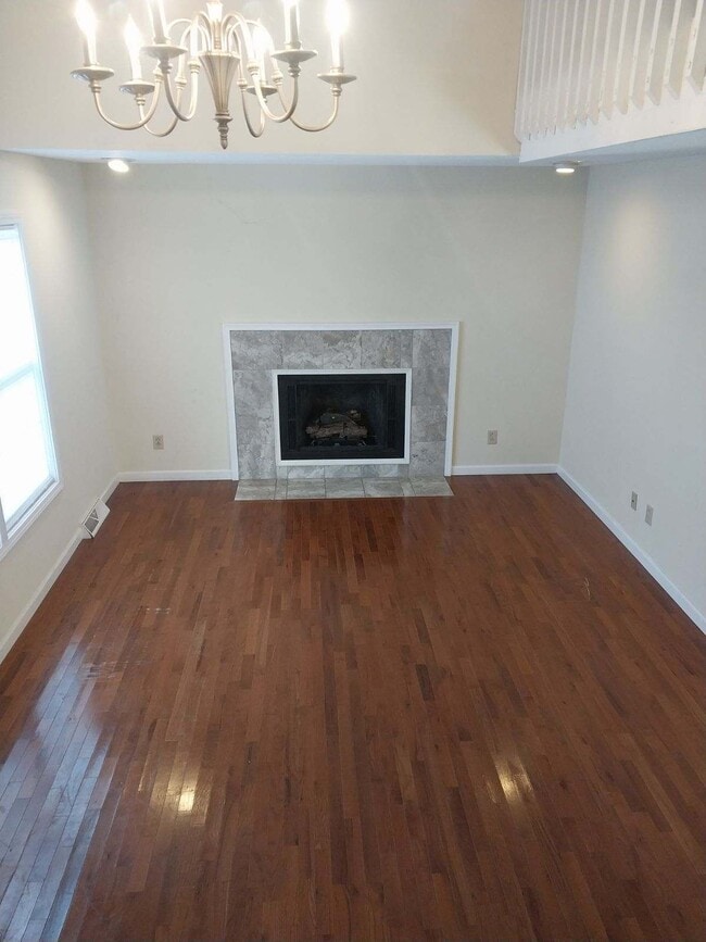 106 Car Mol Dr, Unit 11 in Johnson City, TN - Foto de edificio - Building Photo