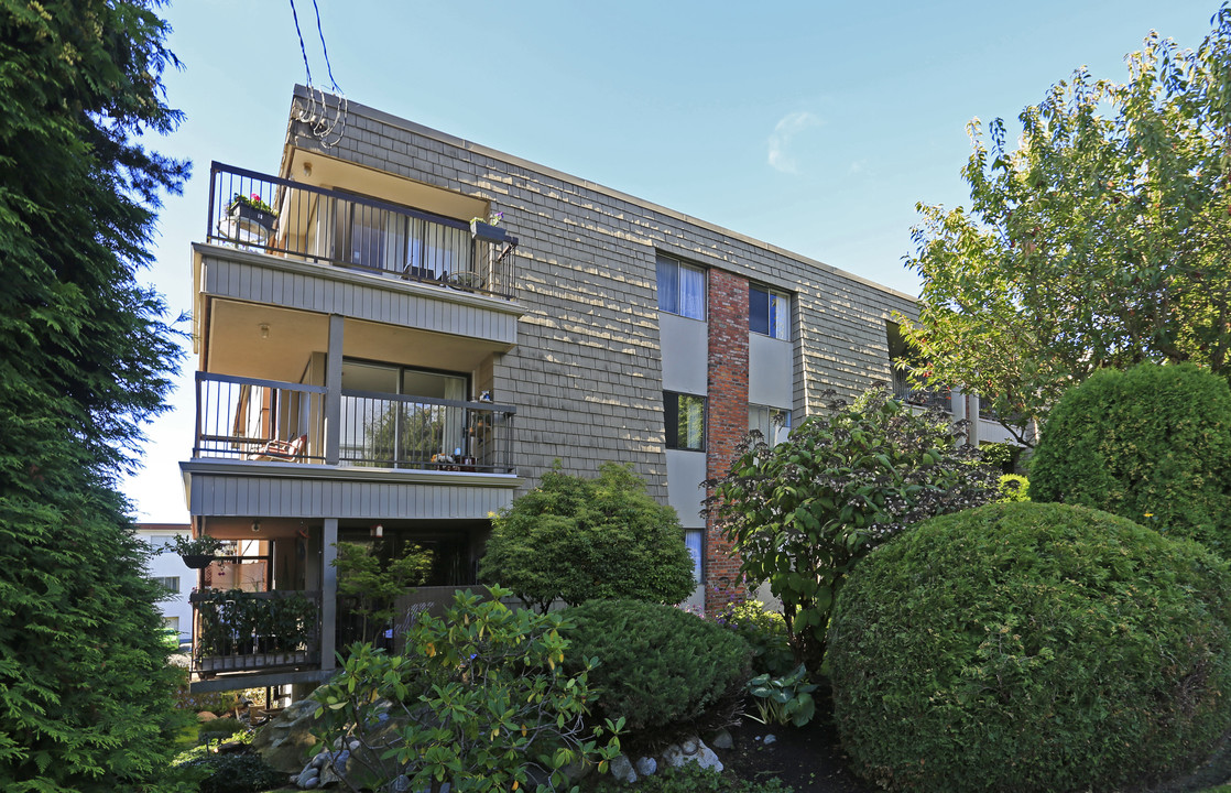 The Pauline in White Rock, BC - Building Photo