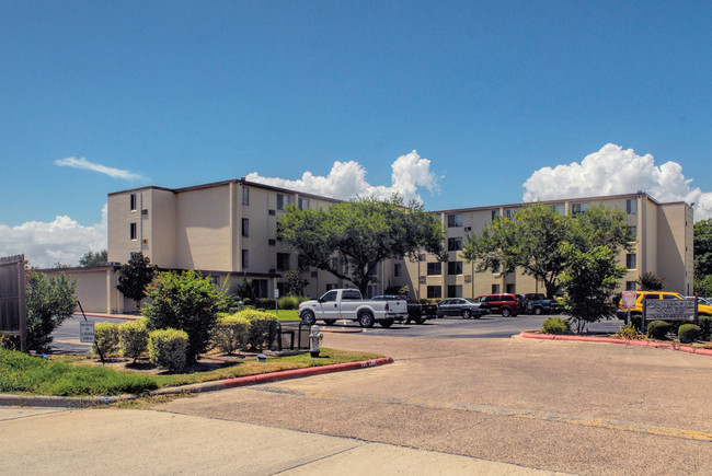 Centennial Square Apartments in Baytown, TX - Building Photo - Building Photo