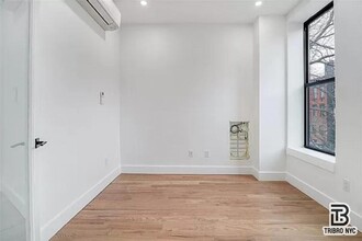 1068 Putnam Ave in Brooklyn, NY - Foto de edificio - Building Photo