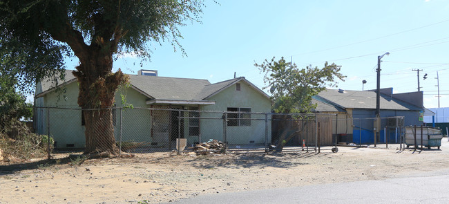 510 S Santa Cruz Ave in Modesto, CA - Foto de edificio - Building Photo