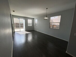 289 Flame Ave in Perris, CA - Foto de edificio - Building Photo
