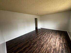 475 E 61st St in Long Beach, CA - Building Photo - Building Photo