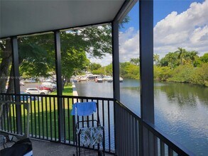 3401 N Country Club Dr, Unit EI202 in Aventura, FL - Building Photo - Building Photo