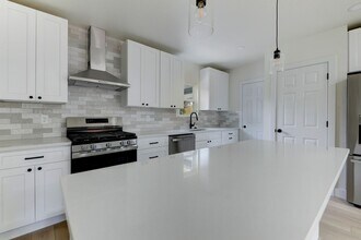 7001 W 48th Ave in Wheat Ridge, CO - Foto de edificio - Building Photo