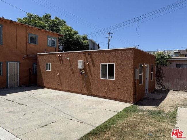 1111 Orizaba Ave in Long Beach, CA - Building Photo - Building Photo