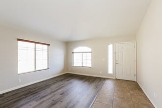 2829 W Grenadine Rd in Phoenix, AZ - Foto de edificio - Building Photo