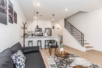 2435 Master St in Philadelphia, PA - Building Photo - Building Photo