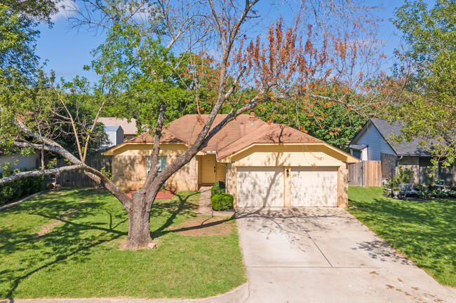 608 Firethorn Ln in Round Rock, TX - Foto de edificio - Building Photo