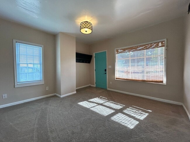 7434 Hughart St in Norfolk, VA - Foto de edificio - Building Photo