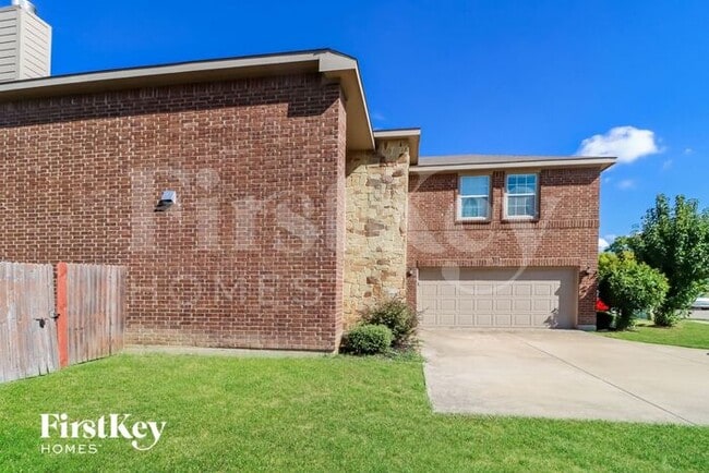 2301 Saffron Ln in Arlington, TX - Building Photo - Building Photo