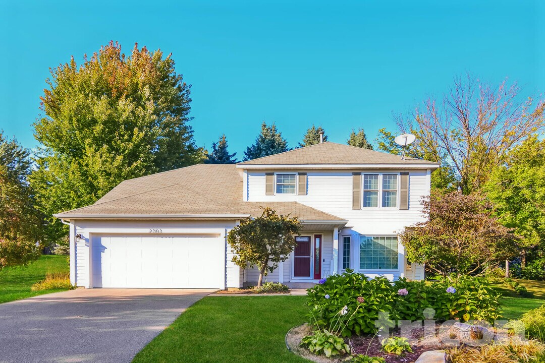2303 Leyland Cir in Woodbury, MN - Building Photo