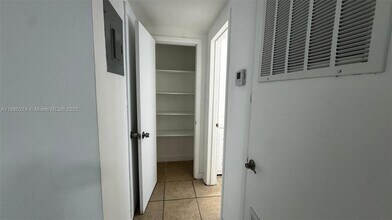 1225 Marseille Dr in Miami Beach, FL - Building Photo - Building Photo