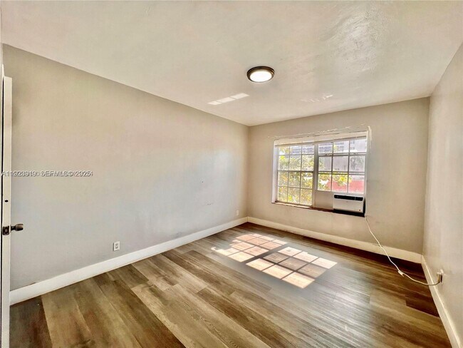 6940 Bay Dr in Miami Beach, FL - Building Photo - Building Photo