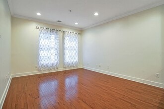 61 Grand St in Jersey City, NJ - Building Photo - Building Photo