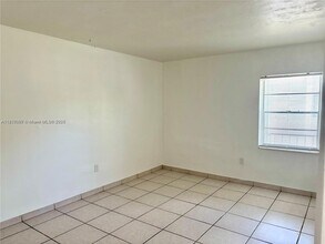 9651 SW 77th Ave in Miami, FL - Building Photo - Building Photo