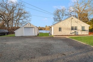 8 Pine Ln in Coventry, RI - Building Photo