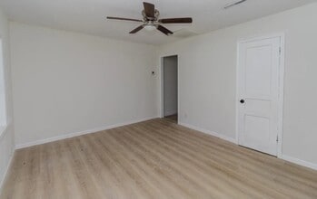 1018 N Volutsia Ave in Wichita, KS - Building Photo - Building Photo