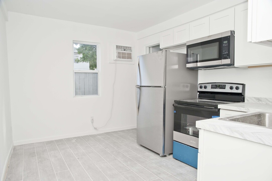 1323 N Federal Hwy, Unit 1 in Hollywood, FL - Building Photo