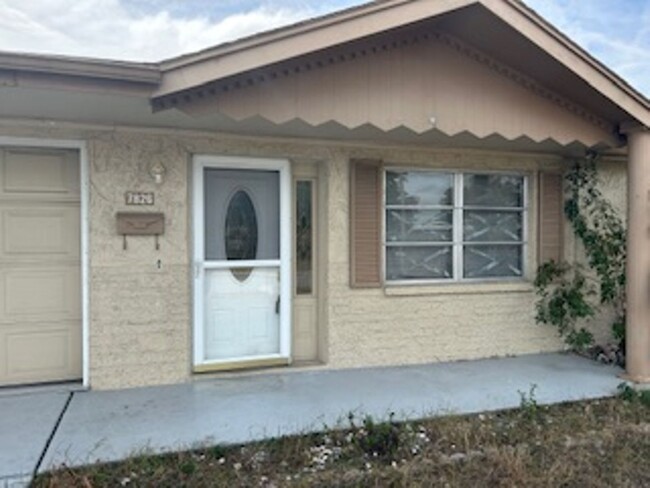 7826 Coventry Dr in Port Richey, FL - Building Photo - Building Photo