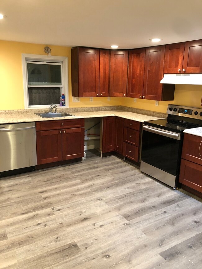 27 Main St, Unit 2