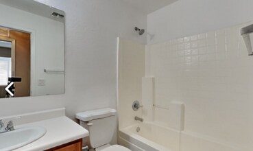 3155 W Fremont Rd in Phoenix, AZ - Foto de edificio - Building Photo