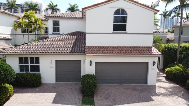826 Spinnaker Dr E in Hollywood, FL - Building Photo - Building Photo