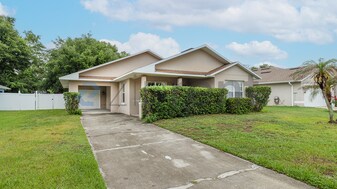 Unit in Ocoee, FL - Building Photo