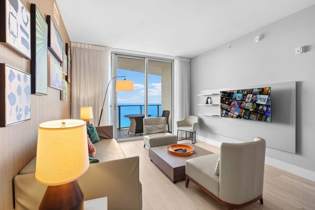 4111 S Ocean Dr in Hollywood, FL - Building Photo