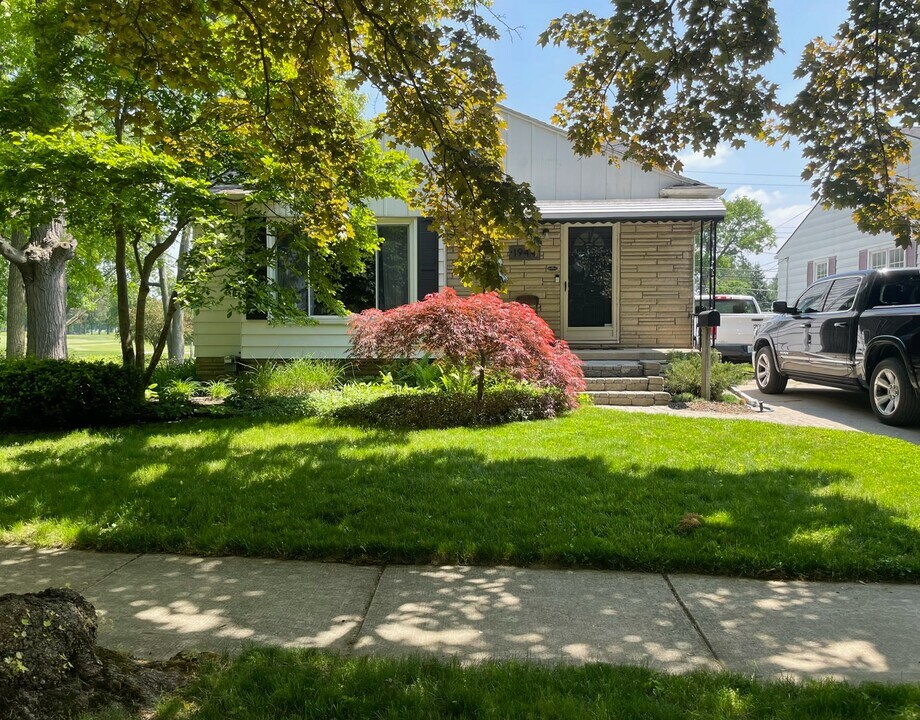 1944 Brookwood Ave in Royal Oak, MI - Building Photo