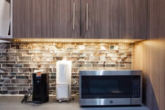 479 E 60th St in New York, NY - Foto de edificio - Building Photo