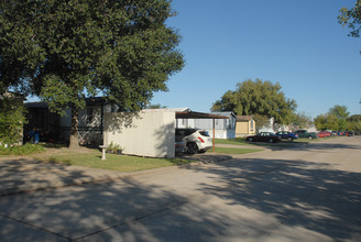 Brazos Mobile Home Park in Rosenberg, TX - Building Photo - Building Photo