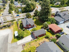 3504 Commercial Ave in Anacortes, WA - Building Photo - Building Photo