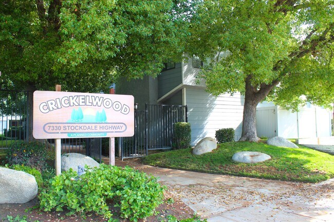 7330 Stockdale Hwy in Bakersfield, CA - Building Photo - Building Photo