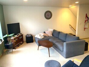 7543 11th Ave NE #B in Seattle, WA - Building Photo - Building Photo