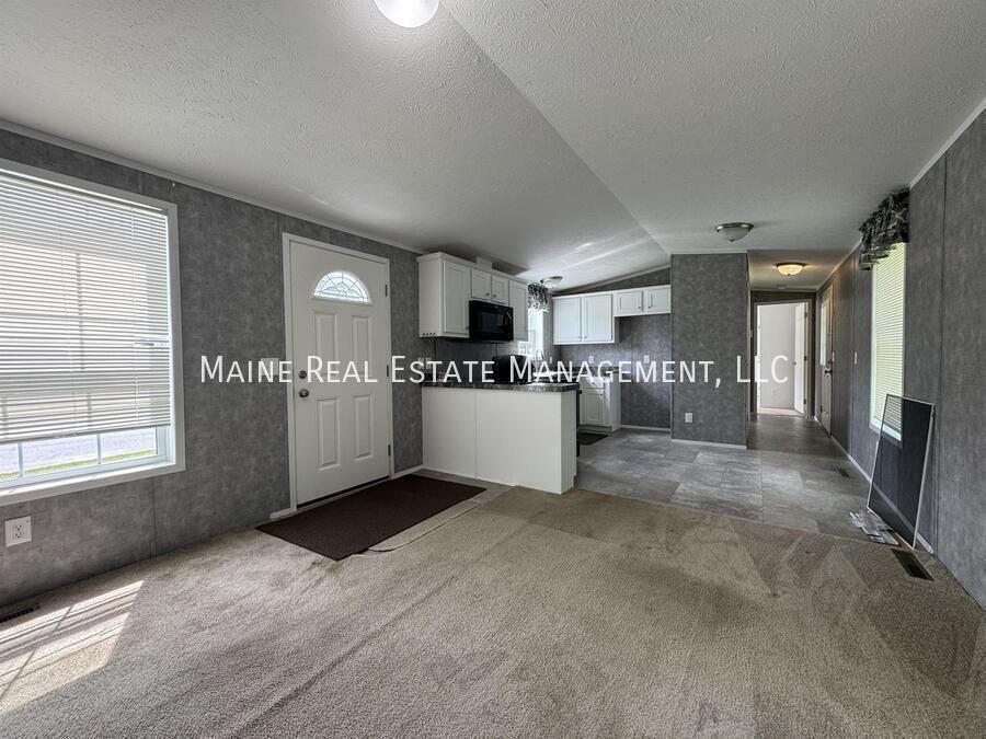 670 Benton Ave in Winslow, ME - Building Photo