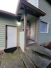 2804 Pine Rd NE in Bremerton, WA - Building Photo - Building Photo