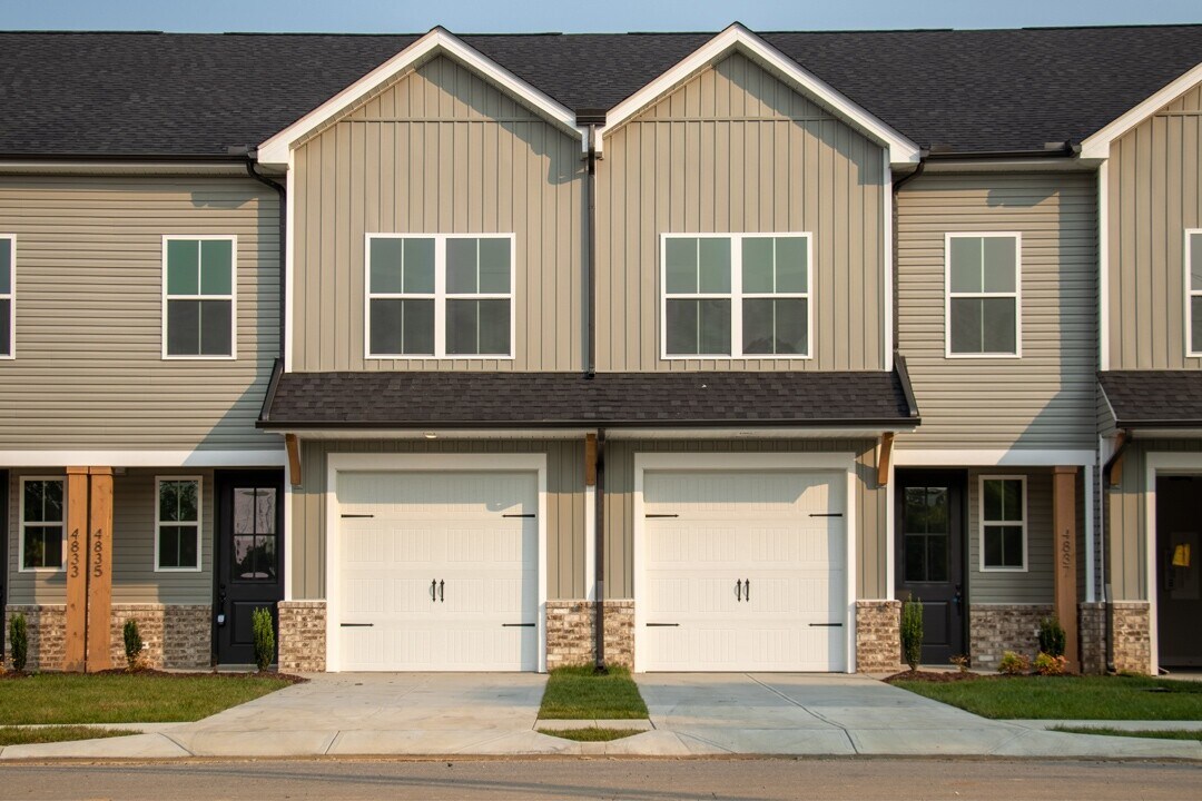 205 Harper Village Way in Lenoir City, TN - Building Photo