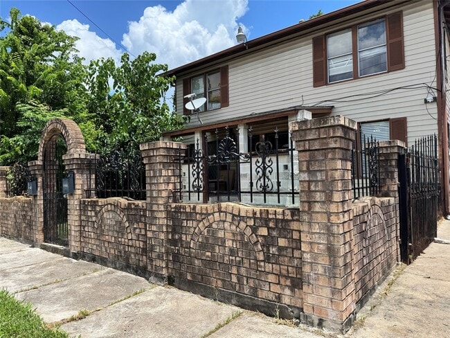 5617 Eskridge St in Houston, TX - Building Photo - Building Photo