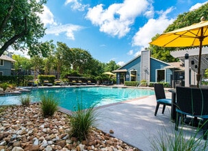 SoNA in Austin, TX - Foto de edificio - Building Photo