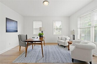 325 Cranbrooke Cir in Suwanee, GA - Building Photo - Building Photo