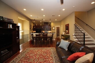 2212 Radcliffe St in Houston, TX - Building Photo - Building Photo