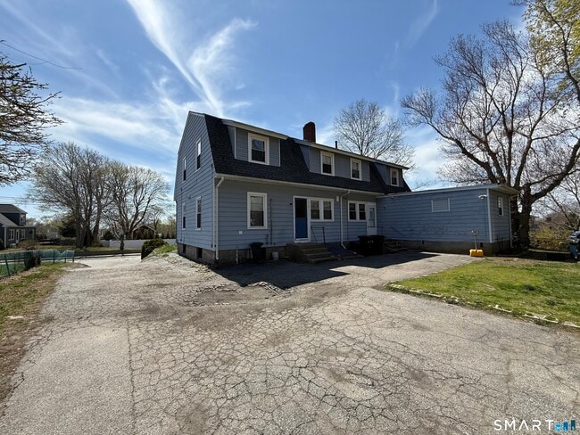 140 Hynes Ave in Groton, CT - Building Photo - Building Photo
