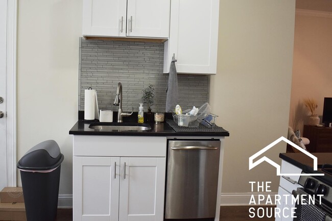 property at 3819 N Greenview Ave