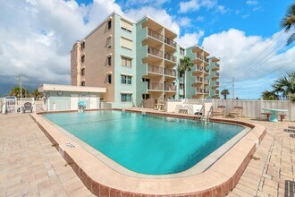 2222 Ocean Shore Blvd in Ormond Beach, FL - Building Photo - Building Photo