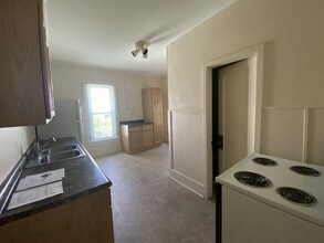 524 W Grand Ave in Eau Claire, WI - Building Photo - Building Photo